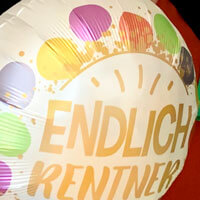 Luftballon mit Aufschrift "Endlich Rentner"