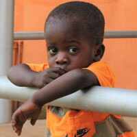 Uzondo – nigerianischer Junge im Kinderkrankenhaus.