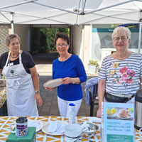 Team Haus Kleineichen am Waffelstand